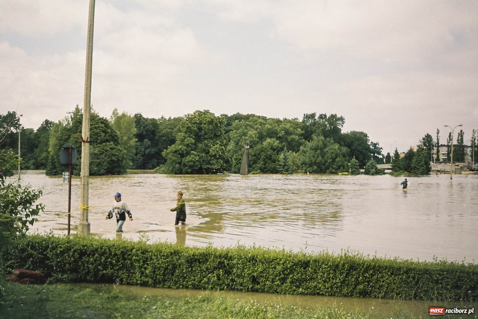 Zdjęcie w galerii na portalu naszraciborz.pl: Niepublikowane zdjęcia z powodzi w 1997 roku wiadomości z regionu