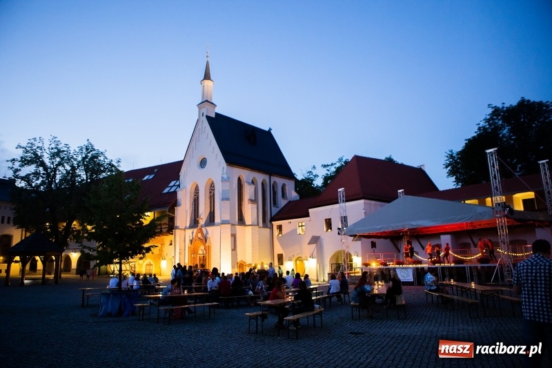 Zdjęcie w galerii na portalu naszraciborz.pl: Salsoteka na Zamku Piastowskim wiadomości z regionu