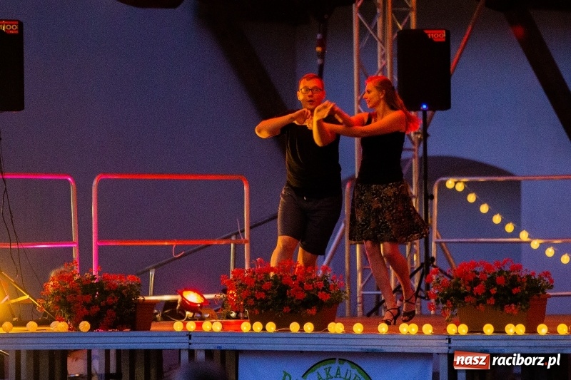 Zdjęcie w galerii na portalu naszraciborz.pl: Salsoteka na Zamku Piastowskim wiadomości z regionu