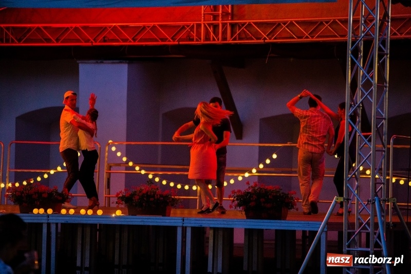 Zdjęcie w galerii na portalu naszraciborz.pl: Salsoteka na Zamku Piastowskim wiadomości z regionu