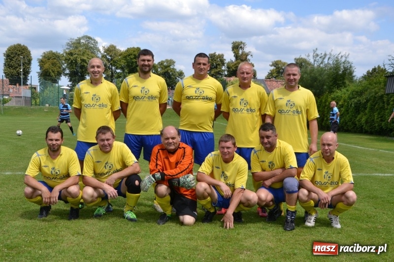 Zdjęcie w galerii na portalu naszraciborz.pl: Odlboje walczyli na murawie w Chałupkach  wiadomości z regionu