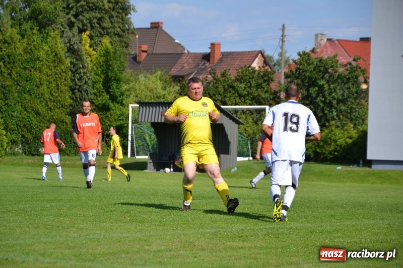 Zdjęcie w galerii na portalu naszraciborz.pl: Odlboje walczyli na murawie w Chałupkach  wiadomości z regionu