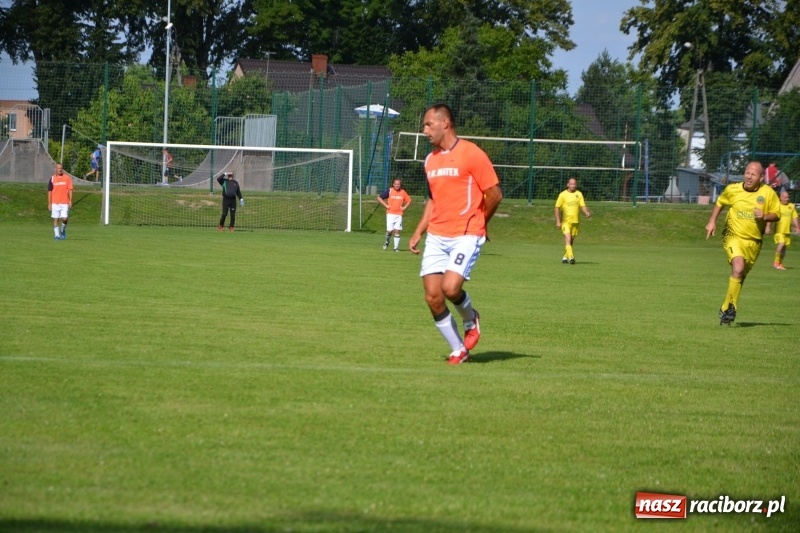 Zdjęcie w galerii na portalu naszraciborz.pl: Odlboje walczyli na murawie w Chałupkach  wiadomości z regionu