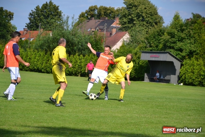 Zdjęcie w galerii na portalu naszraciborz.pl: Odlboje walczyli na murawie w Chałupkach  wiadomości z regionu