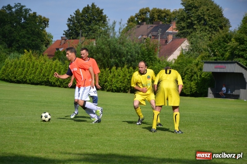 Zdjęcie w galerii na portalu naszraciborz.pl: Odlboje walczyli na murawie w Chałupkach  wiadomości z regionu