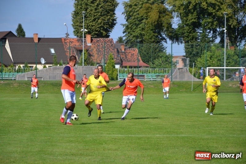 Zdjęcie w galerii na portalu naszraciborz.pl: Odlboje walczyli na murawie w Chałupkach  wiadomości z regionu