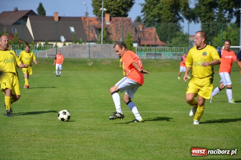 Zdjęcie w galerii na portalu naszraciborz.pl: Odlboje walczyli na murawie w Chałupkach  wiadomości z regionu