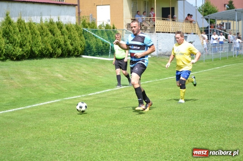 Zdjęcie w galerii na portalu naszraciborz.pl: Odlboje walczyli na murawie w Chałupkach  wiadomości z regionu
