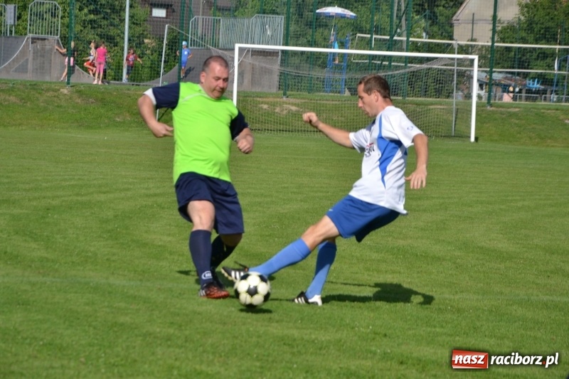 Zdjęcie w galerii na portalu naszraciborz.pl: Odlboje walczyli na murawie w Chałupkach  wiadomości z regionu