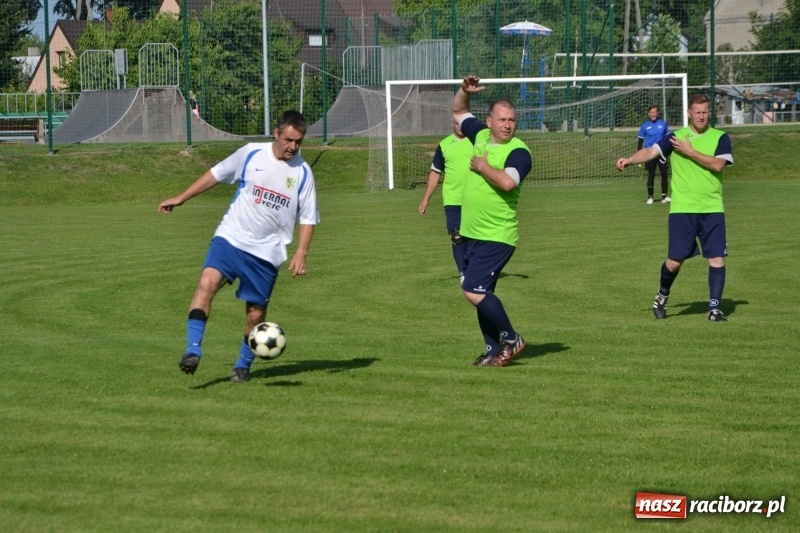 Zdjęcie w galerii na portalu naszraciborz.pl: Odlboje walczyli na murawie w Chałupkach  wiadomości z regionu