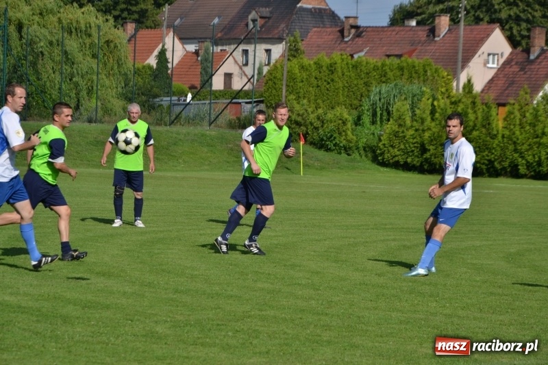 Zdjęcie w galerii na portalu naszraciborz.pl: Odlboje walczyli na murawie w Chałupkach  wiadomości z regionu