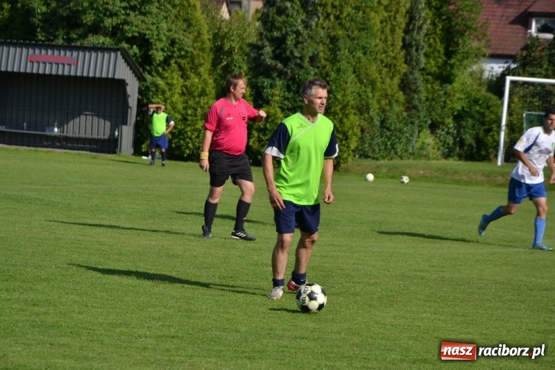 Zdjęcie w galerii na portalu naszraciborz.pl: Odlboje walczyli na murawie w Chałupkach  wiadomości z regionu