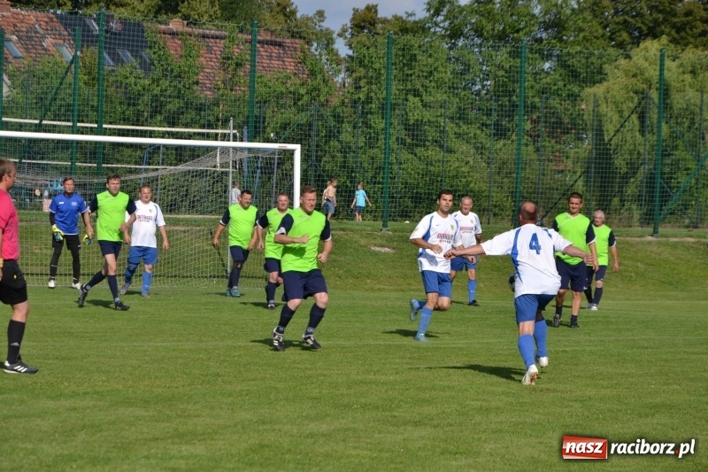 Zdjęcie w galerii na portalu naszraciborz.pl: Odlboje walczyli na murawie w Chałupkach  wiadomości z regionu