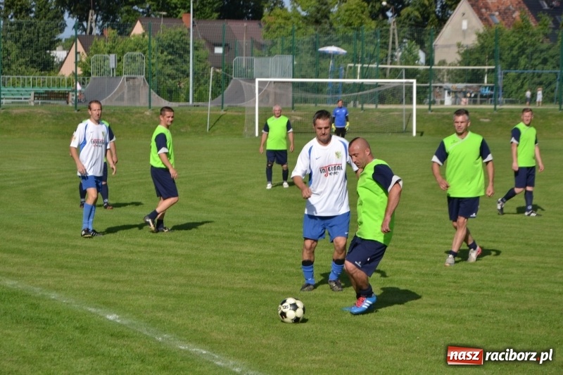 Zdjęcie w galerii na portalu naszraciborz.pl: Odlboje walczyli na murawie w Chałupkach  wiadomości z regionu