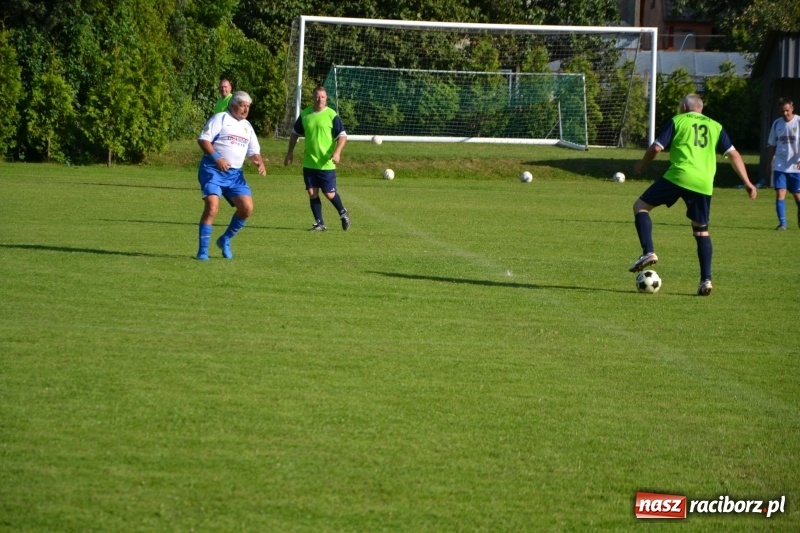 Zdjęcie w galerii na portalu naszraciborz.pl: Odlboje walczyli na murawie w Chałupkach  wiadomości z regionu