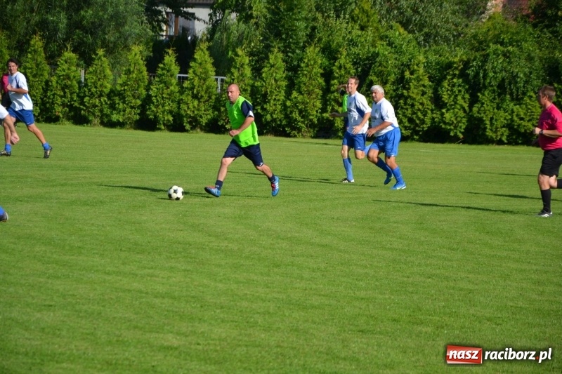 Zdjęcie w galerii na portalu naszraciborz.pl: Odlboje walczyli na murawie w Chałupkach  wiadomości z regionu