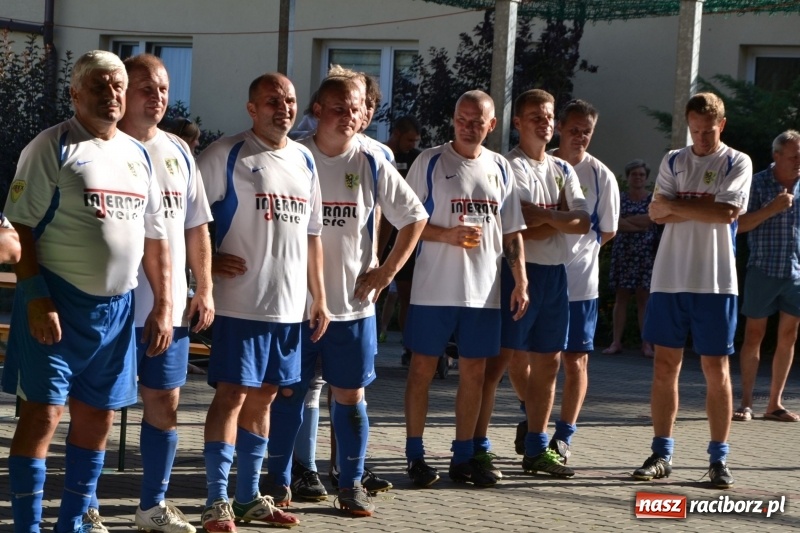 Zdjęcie w galerii na portalu naszraciborz.pl: Odlboje walczyli na murawie w Chałupkach  wiadomości z regionu