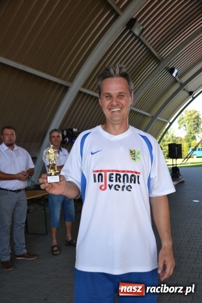 Zdjęcie w galerii na portalu naszraciborz.pl: Odlboje walczyli na murawie w Chałupkach  wiadomości z regionu