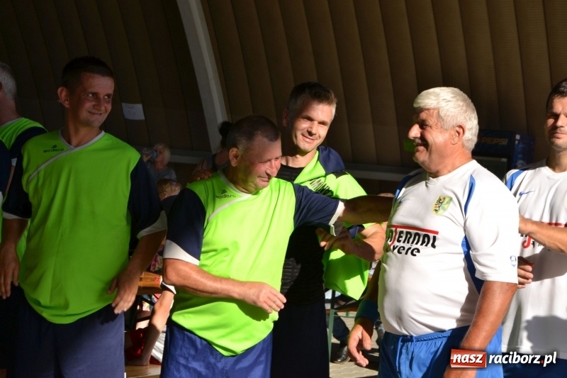 Zdjęcie w galerii na portalu naszraciborz.pl: Odlboje walczyli na murawie w Chałupkach  wiadomości z regionu