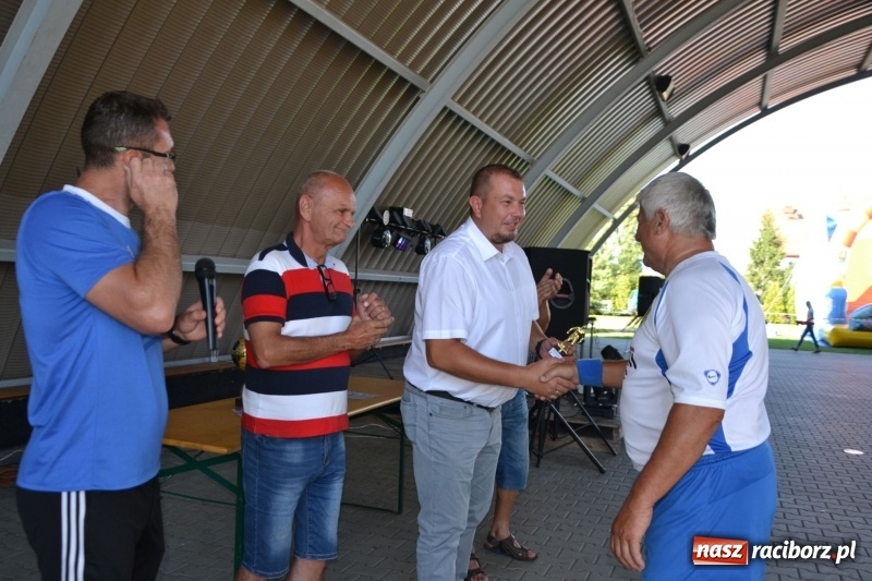 Zdjęcie w galerii na portalu naszraciborz.pl: Odlboje walczyli na murawie w Chałupkach  wiadomości z regionu