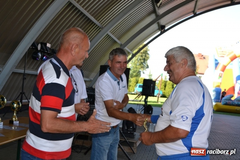 Zdjęcie w galerii na portalu naszraciborz.pl: Odlboje walczyli na murawie w Chałupkach  wiadomości z regionu