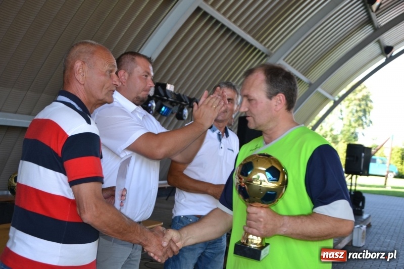 Zdjęcie w galerii na portalu naszraciborz.pl: Odlboje walczyli na murawie w Chałupkach  wiadomości z regionu