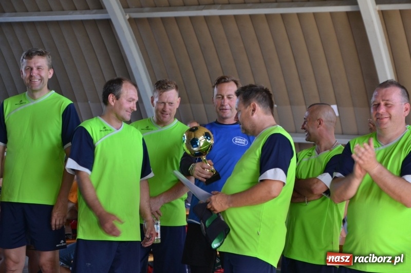 Zdjęcie w galerii na portalu naszraciborz.pl: Odlboje walczyli na murawie w Chałupkach  wiadomości z regionu