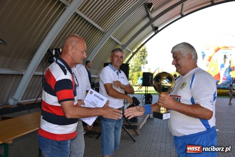 Zdjęcie w galerii na portalu naszraciborz.pl: Odlboje walczyli na murawie w Chałupkach  wiadomości z regionu