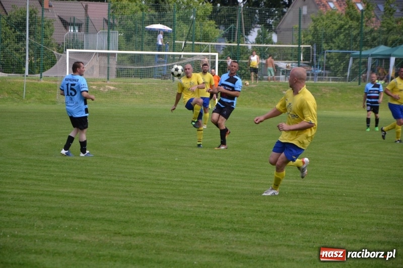 Zdjęcie w galerii na portalu naszraciborz.pl: Odlboje walczyli na murawie w Chałupkach  wiadomości z regionu