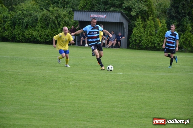 Zdjęcie w galerii na portalu naszraciborz.pl: Odlboje walczyli na murawie w Chałupkach  wiadomości z regionu