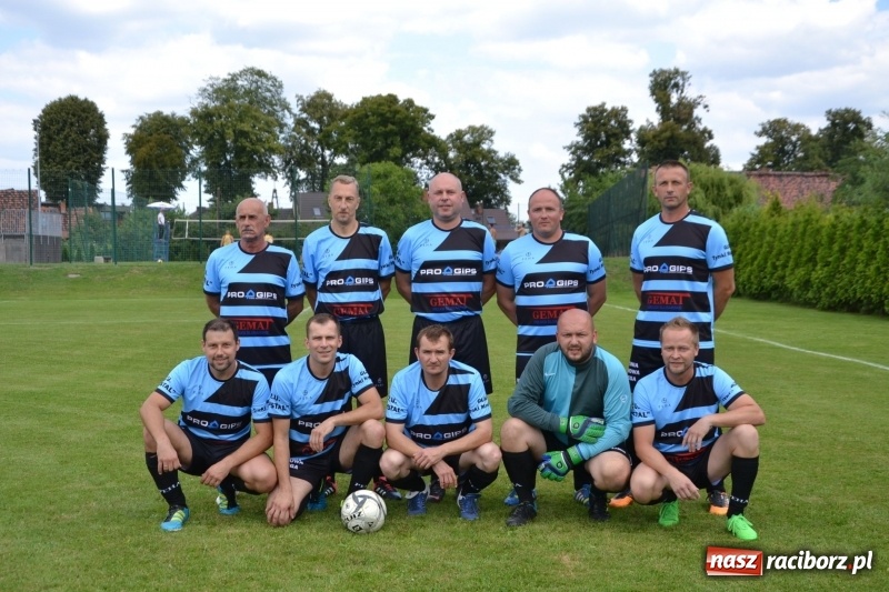 Zdjęcie w galerii na portalu naszraciborz.pl: Odlboje walczyli na murawie w Chałupkach  wiadomości z regionu