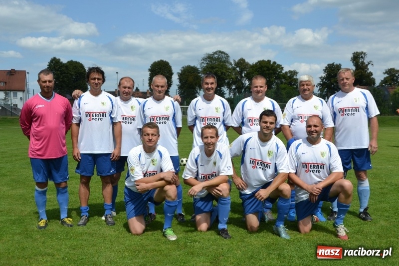 Zdjęcie w galerii na portalu naszraciborz.pl: Odlboje walczyli na murawie w Chałupkach  wiadomości z regionu