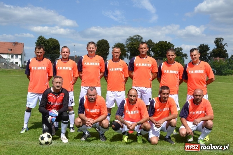 Zdjęcie w galerii na portalu naszraciborz.pl: Odlboje walczyli na murawie w Chałupkach  wiadomości z regionu