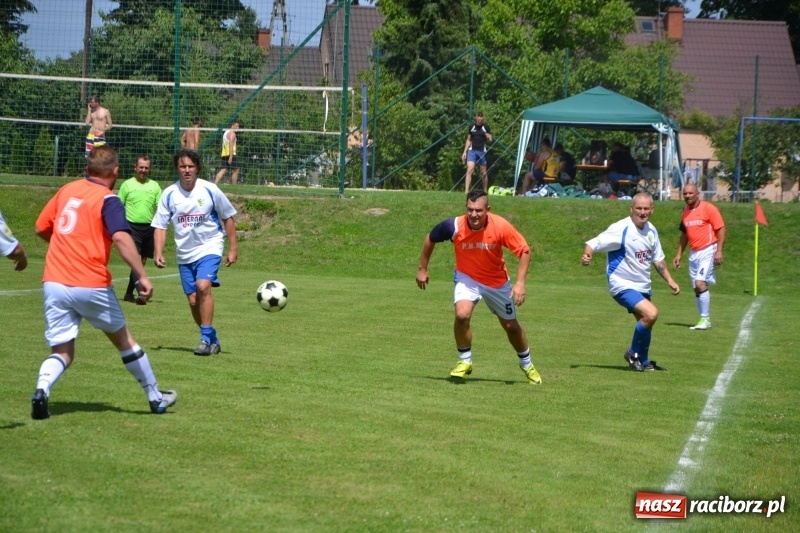 Zdjęcie w galerii na portalu naszraciborz.pl: Odlboje walczyli na murawie w Chałupkach  wiadomości z regionu