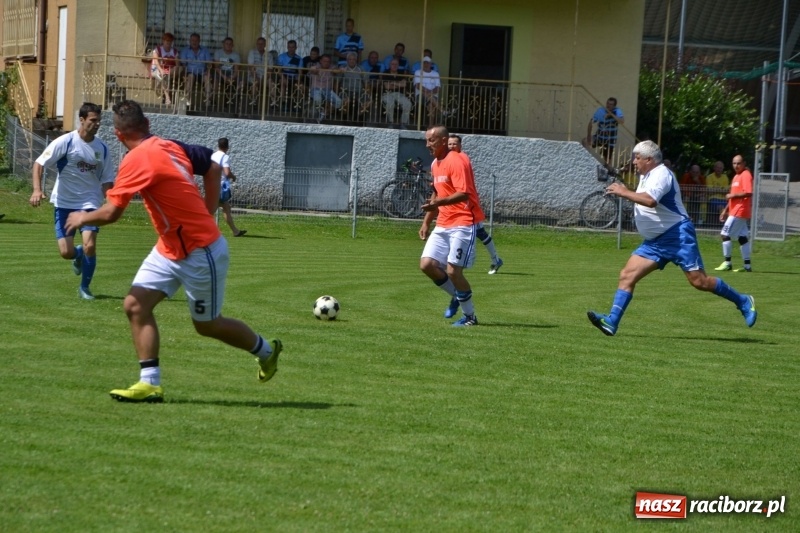 Zdjęcie w galerii na portalu naszraciborz.pl: Odlboje walczyli na murawie w Chałupkach  wiadomości z regionu