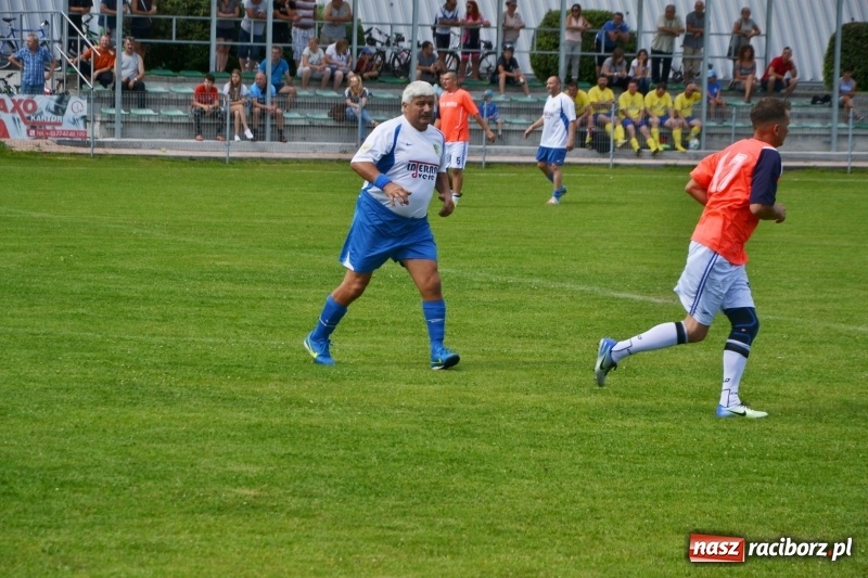 Zdjęcie w galerii na portalu naszraciborz.pl: Odlboje walczyli na murawie w Chałupkach  wiadomości z regionu