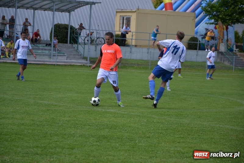 Zdjęcie w galerii na portalu naszraciborz.pl: Odlboje walczyli na murawie w Chałupkach  wiadomości z regionu