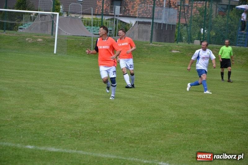 Zdjęcie w galerii na portalu naszraciborz.pl: Odlboje walczyli na murawie w Chałupkach  wiadomości z regionu