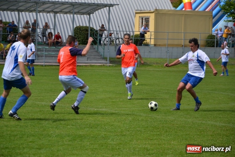 Zdjęcie w galerii na portalu naszraciborz.pl: Odlboje walczyli na murawie w Chałupkach  wiadomości z regionu