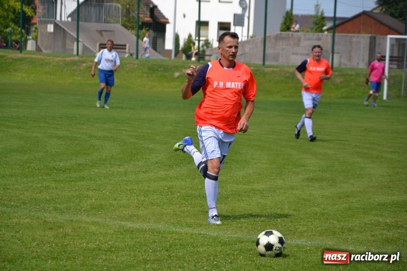 Zdjęcie w galerii na portalu naszraciborz.pl: Odlboje walczyli na murawie w Chałupkach  wiadomości z regionu