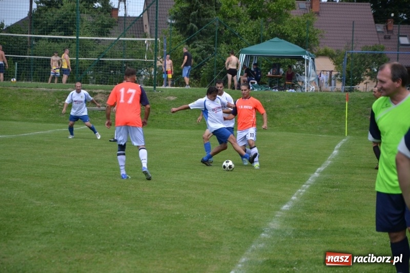 Zdjęcie w galerii na portalu naszraciborz.pl: Odlboje walczyli na murawie w Chałupkach  wiadomości z regionu