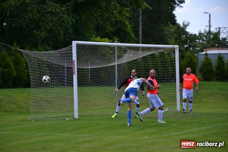 Zdjęcie w galerii na portalu naszraciborz.pl: Odlboje walczyli na murawie w Chałupkach  wiadomości z regionu