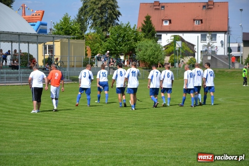 Zdjęcie w galerii na portalu naszraciborz.pl: Odlboje walczyli na murawie w Chałupkach  wiadomości z regionu
