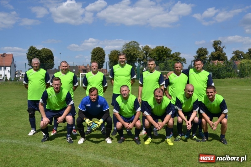 Zdjęcie w galerii na portalu naszraciborz.pl: Odlboje walczyli na murawie w Chałupkach  wiadomości z regionu