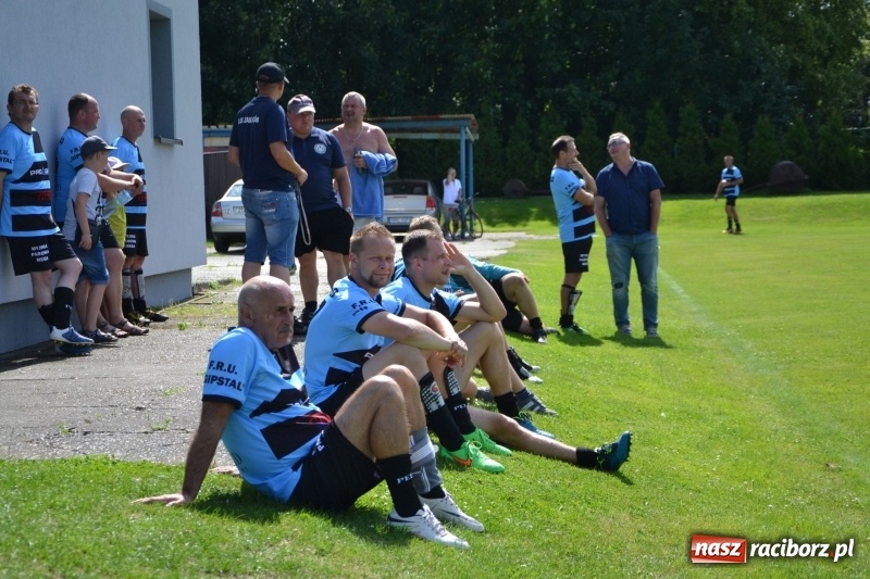 Zdjęcie w galerii na portalu naszraciborz.pl: Odlboje walczyli na murawie w Chałupkach  wiadomości z regionu