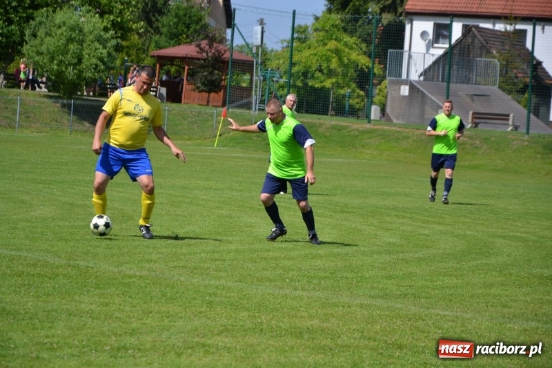 Zdjęcie w galerii na portalu naszraciborz.pl: Odlboje walczyli na murawie w Chałupkach  wiadomości z regionu
