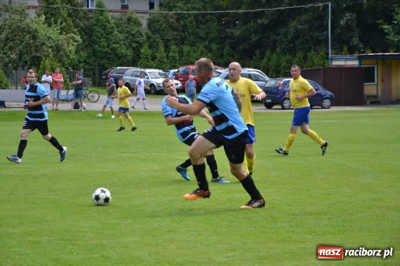 Zdjęcie w galerii na portalu naszraciborz.pl: Odlboje walczyli na murawie w Chałupkach  wiadomości z regionu