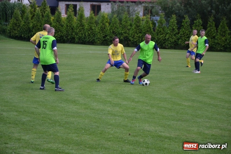 Zdjęcie w galerii na portalu naszraciborz.pl: Odlboje walczyli na murawie w Chałupkach  wiadomości z regionu