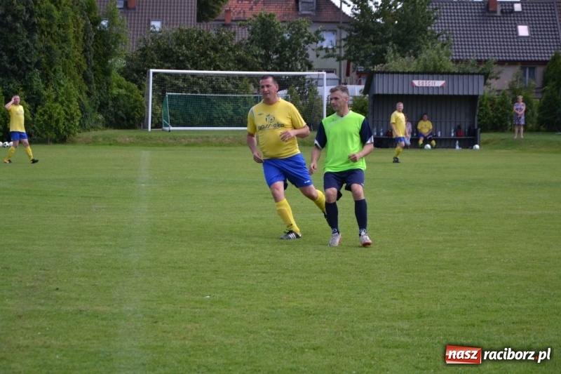 Zdjęcie w galerii na portalu naszraciborz.pl: Odlboje walczyli na murawie w Chałupkach  wiadomości z regionu