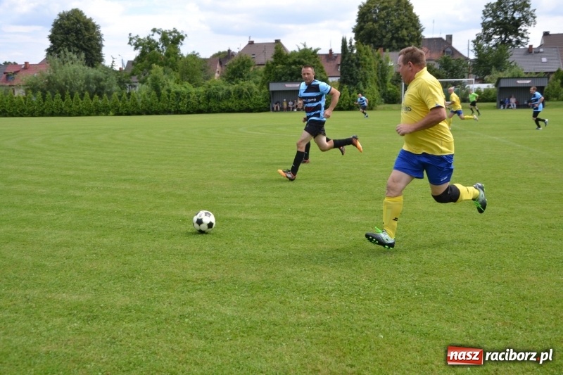Zdjęcie w galerii na portalu naszraciborz.pl: Odlboje walczyli na murawie w Chałupkach  wiadomości z regionu